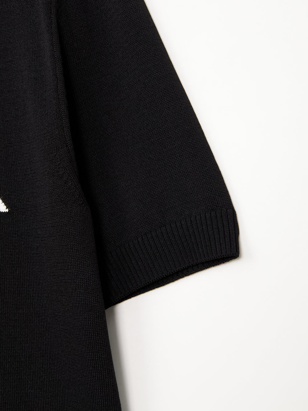 UTAA サハラボールドロゴクラシックニット ブラック : Women's