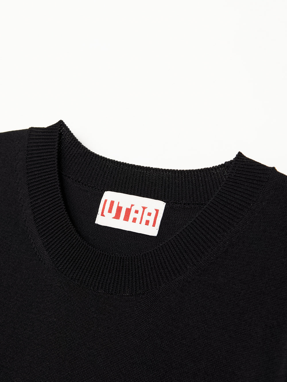 UTAA サハラボールドロゴクラシックニット ブラック : Women's