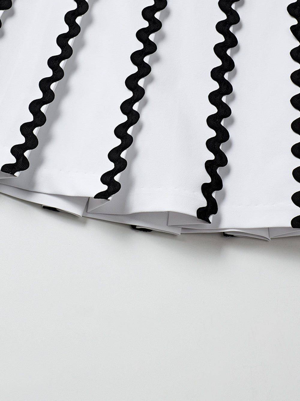 ユタ チルダウェーブプリーツスカート