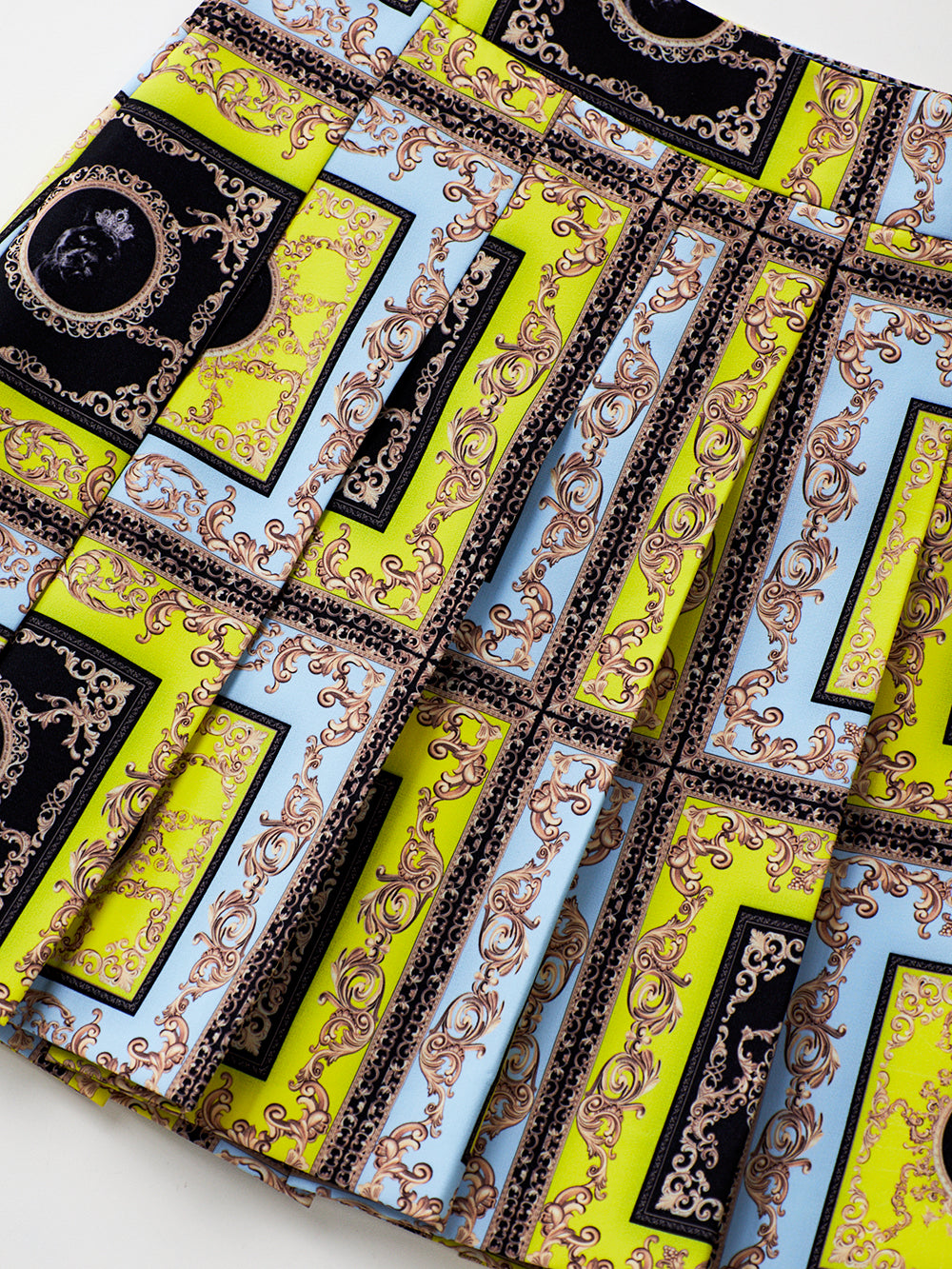 ユタ ネオンバロックフレアスカート