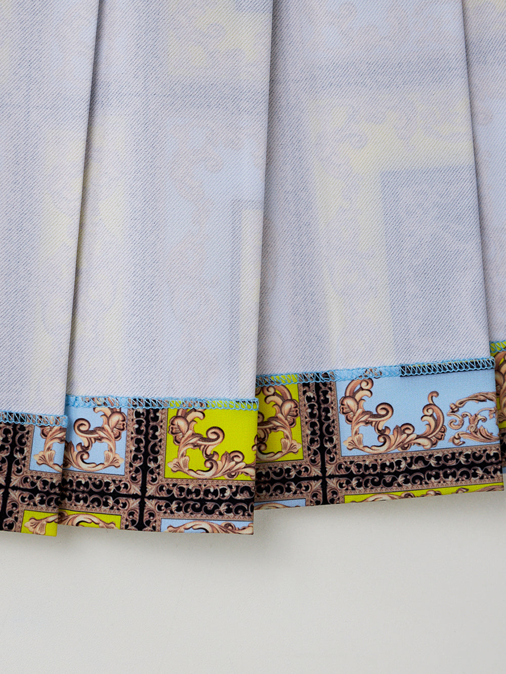 ユタ ネオンバロックフレアスカート