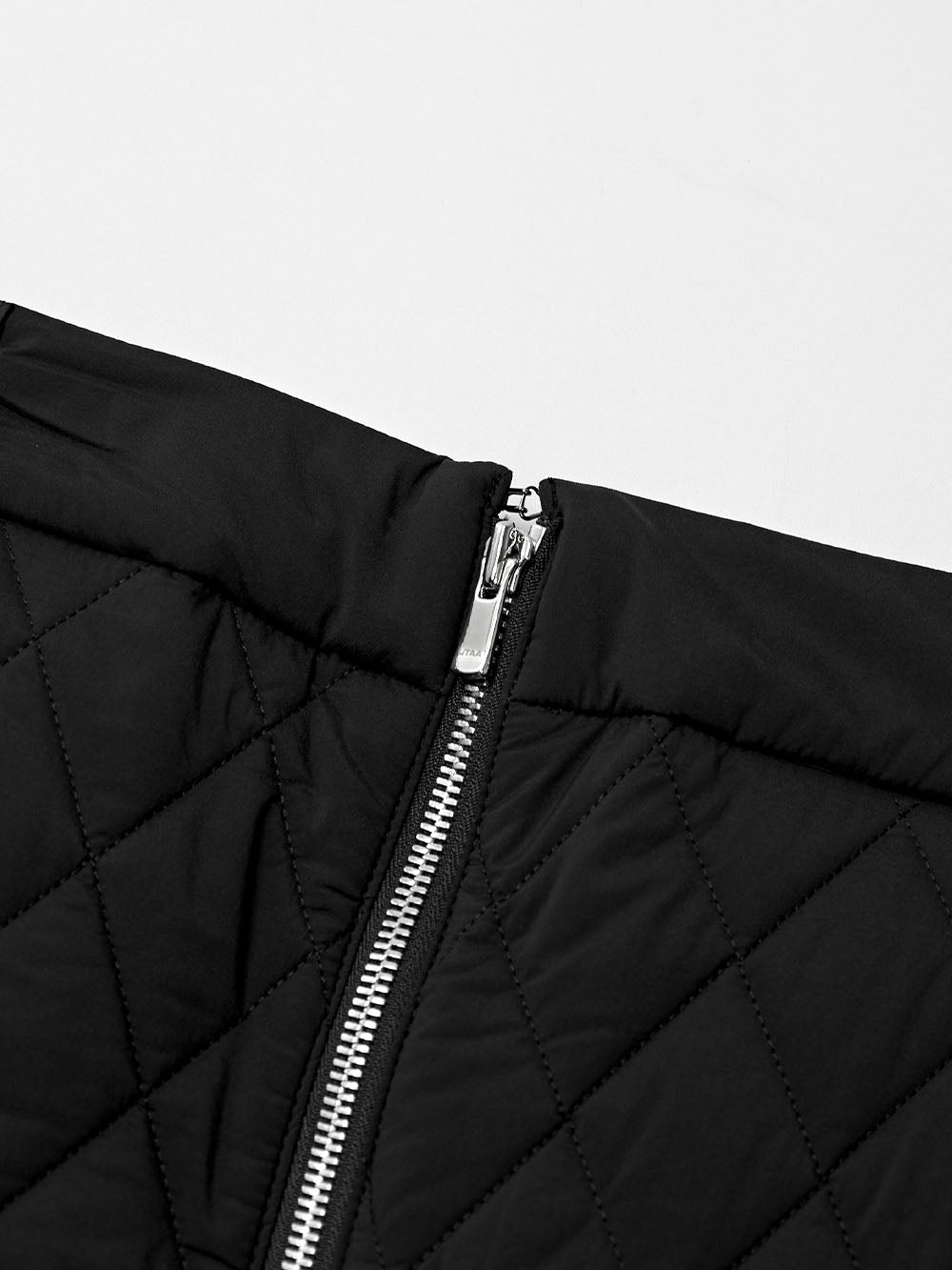 ユタ ロゴキルティングベルトロングスカート