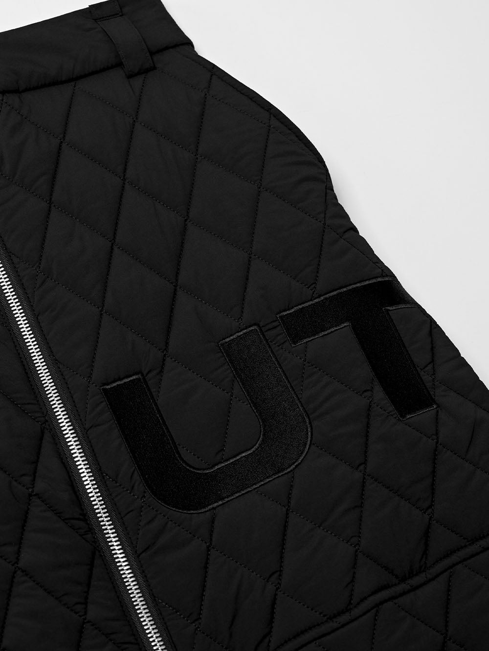 ユタ ロゴキルティングベルトロングスカート