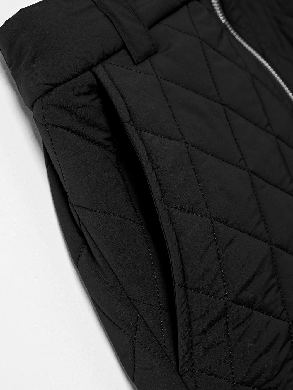 ユタ ロゴキルティングベルトロングスカート