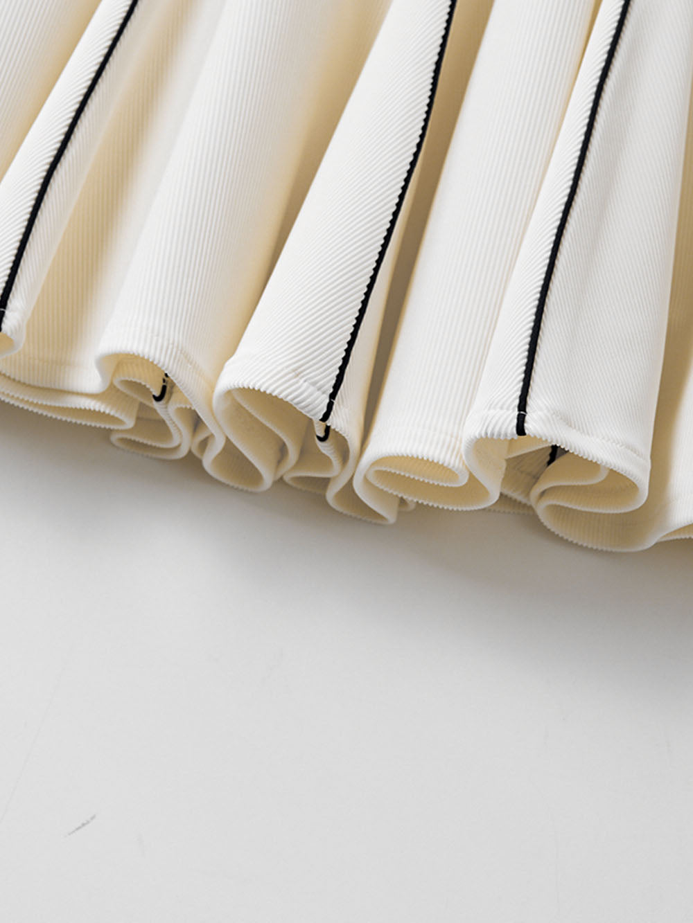 ユタ ドゥカートエンジェルラインフレアスカート