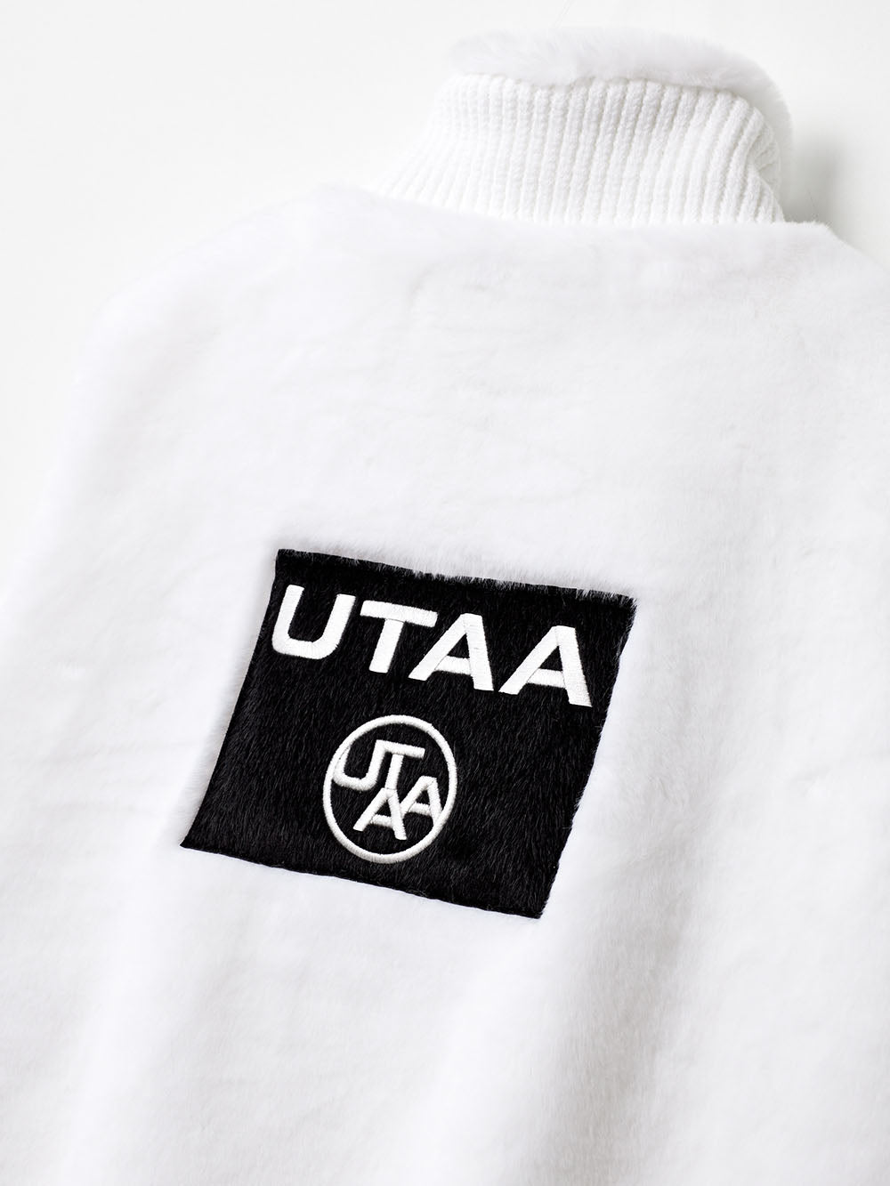 UTAA スクエアロゴファーハイネックベスト : Women's