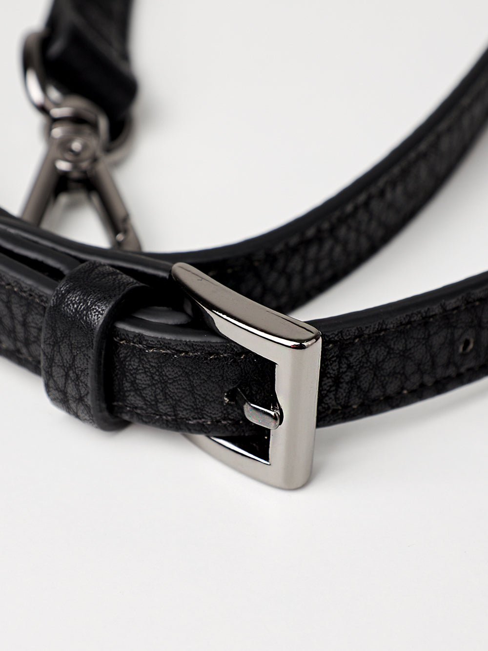 ユタ フィギュアロゴストラップポーチバッグ