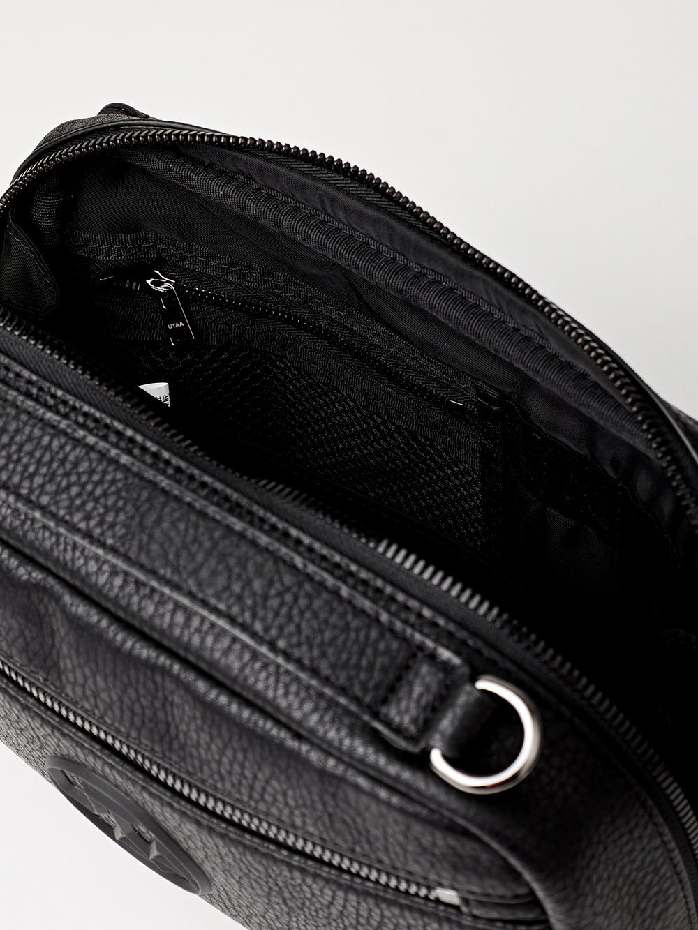 ユタ フィギュアロゴストラップポーチバッグ