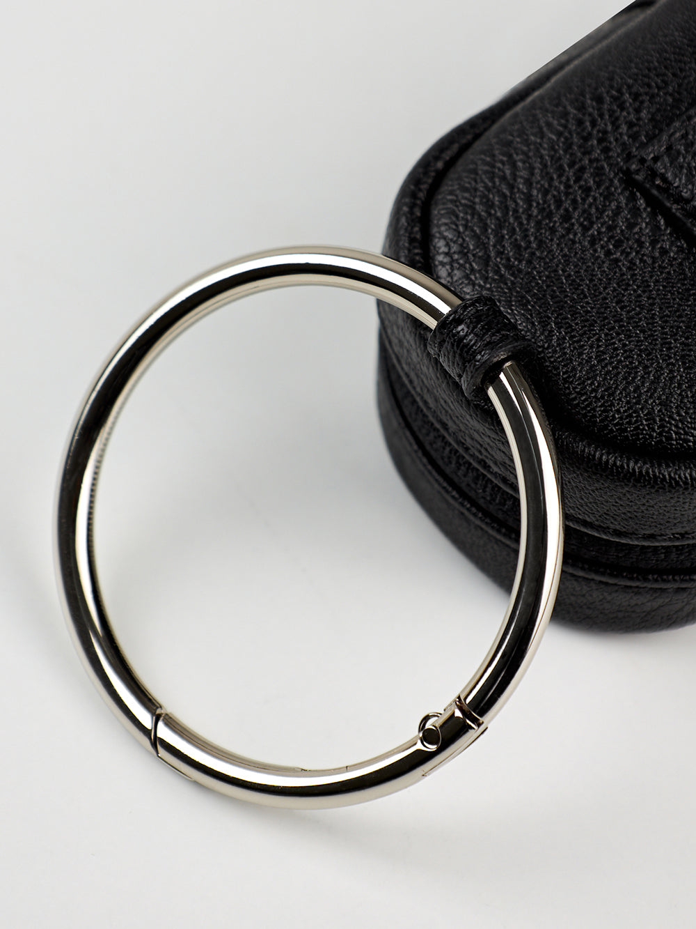 ユタ スクドリングパンサーボールポーチ