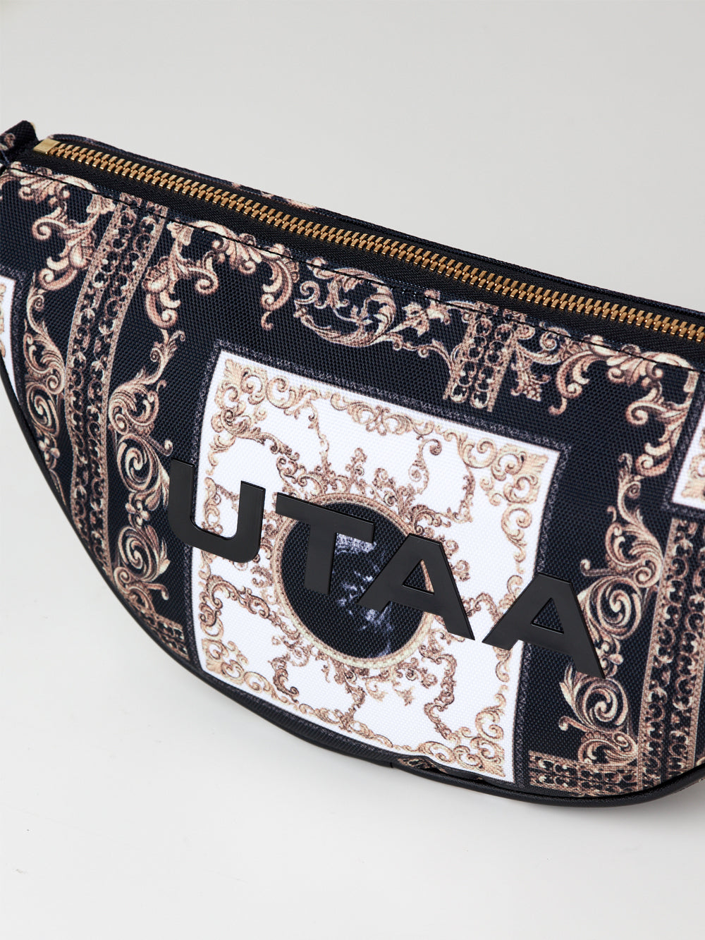 ユタ ネオンバロックハーフムーンクロスバッグ