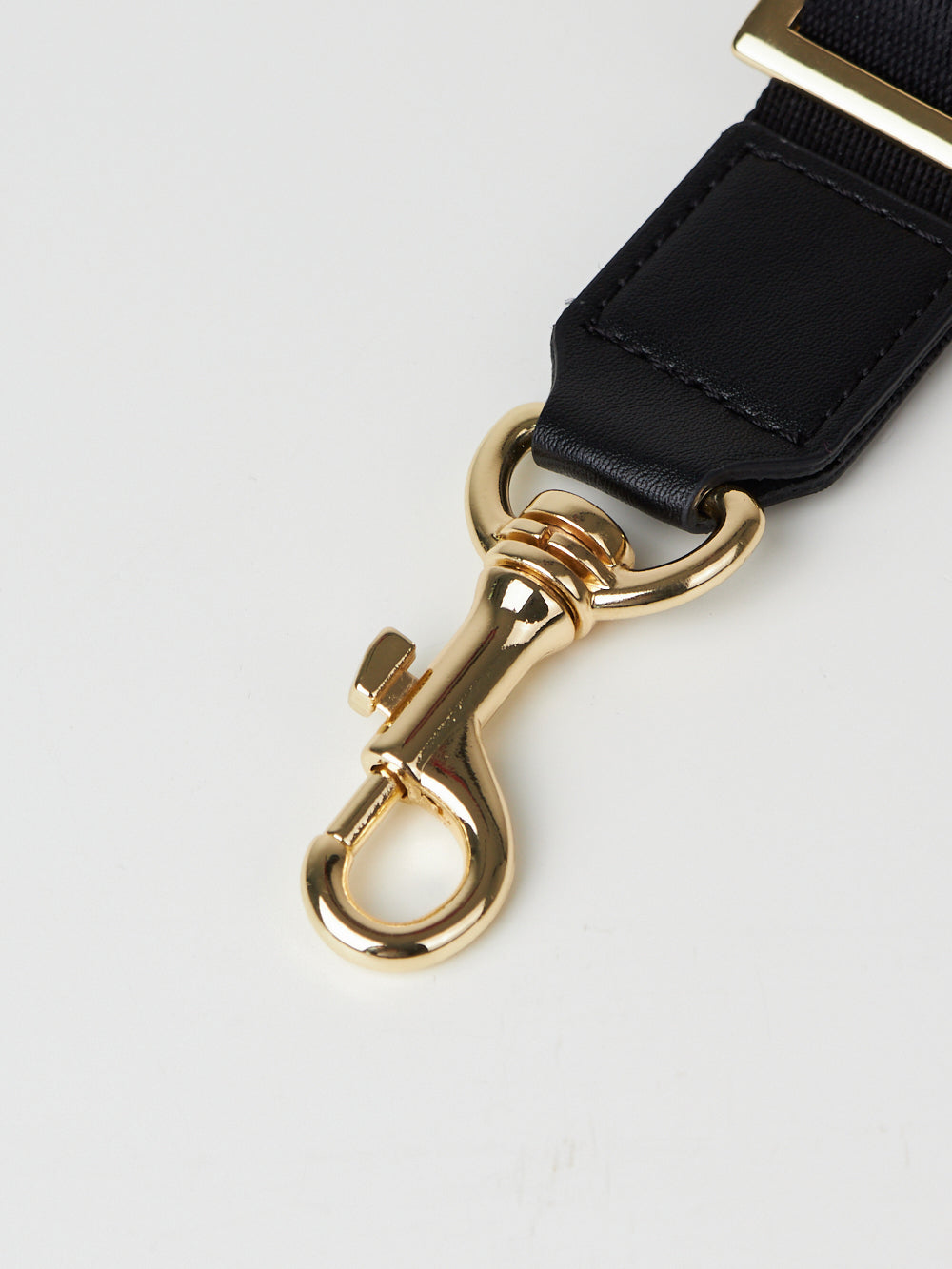 ユタ ネオンバロックハーフムーンクロスバッグ