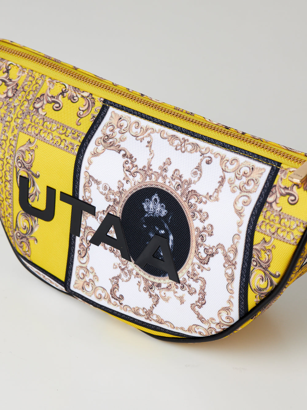 ユタ ネオンバロックハーフムーンクロスバッグ