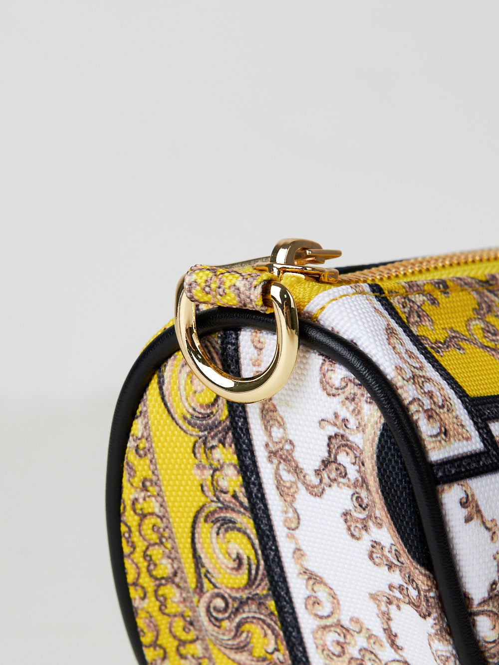 ユタ ネオンバロックハーフムーンクロスバッグ