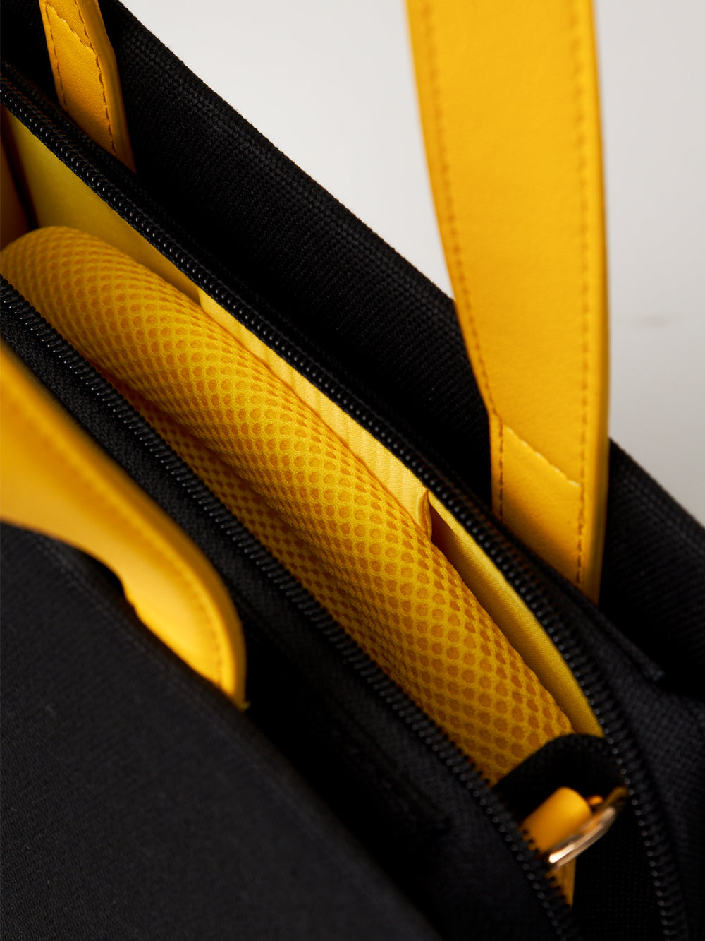 ユタ カラーマッチエンブレムトッドバッグ