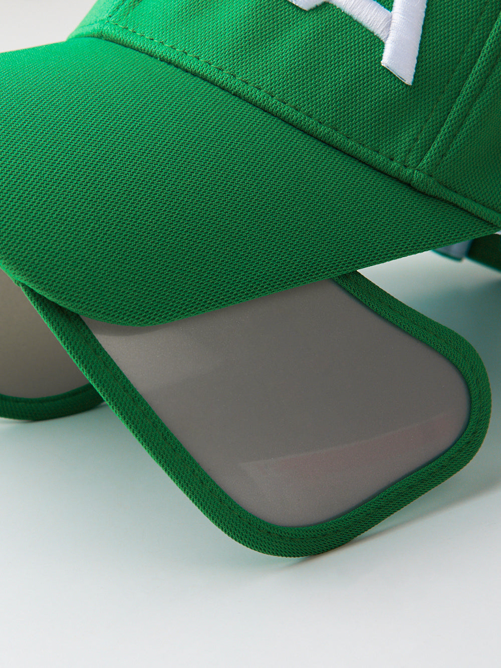 ユタ ビッグロゴスライドサンバイザー