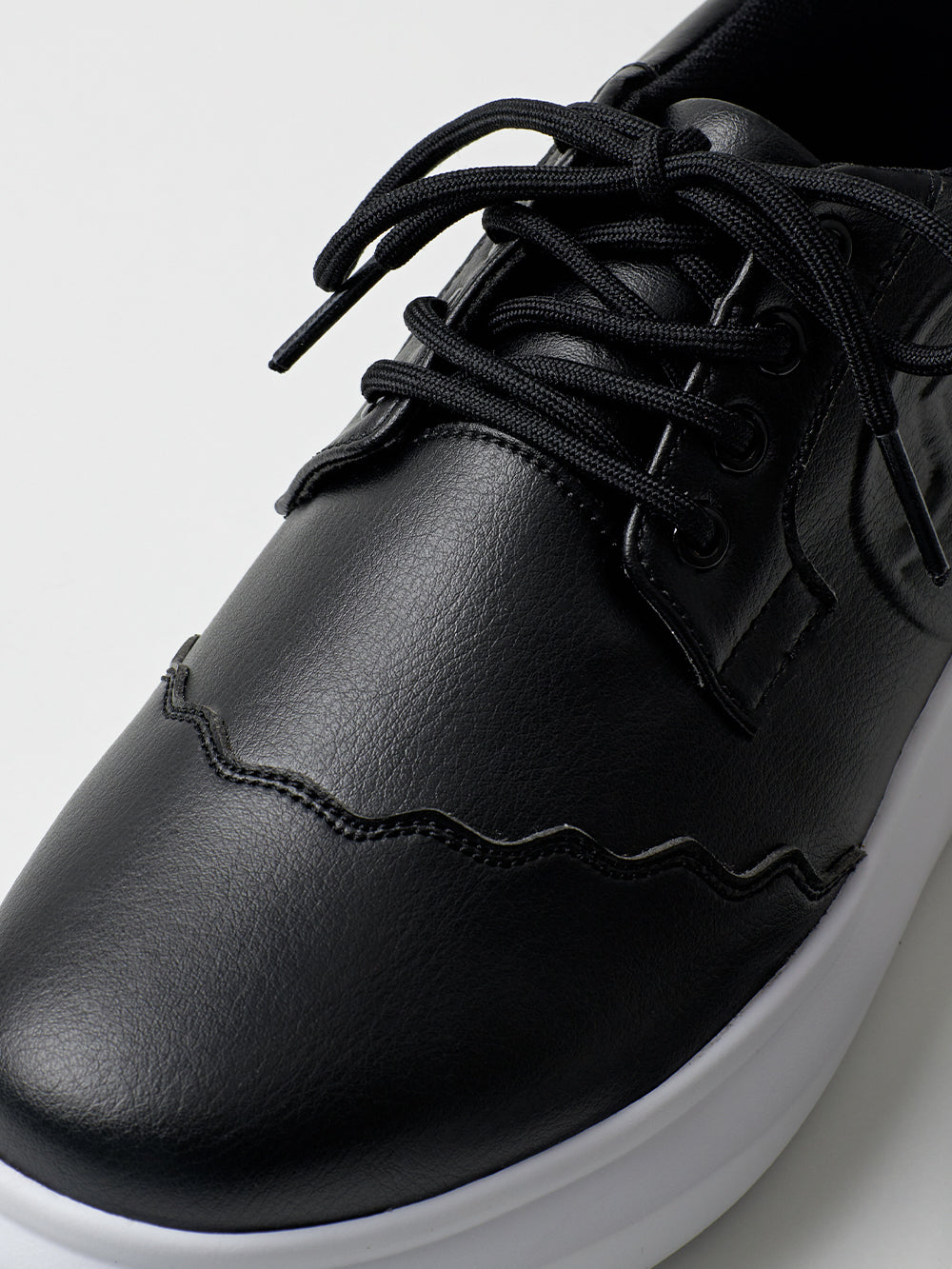 ユタ ダービーキルティーゴルフスニーカー (女性用)