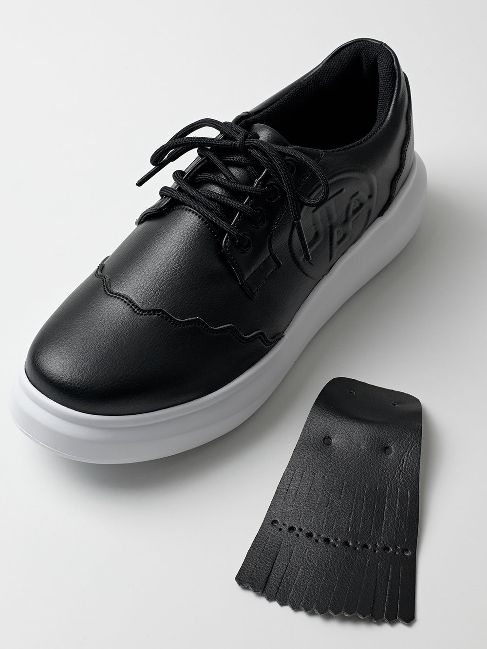 ユタ ダービーキルティーゴルフスニーカー (女性用)