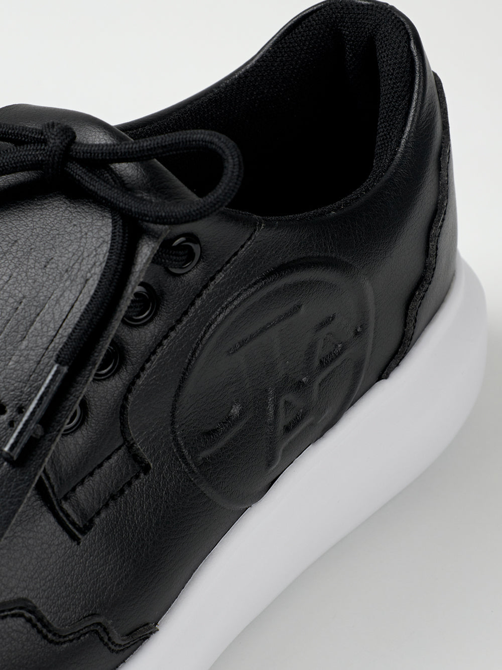 ユタ ダービーキルティーゴルフスニーカー (女性用)