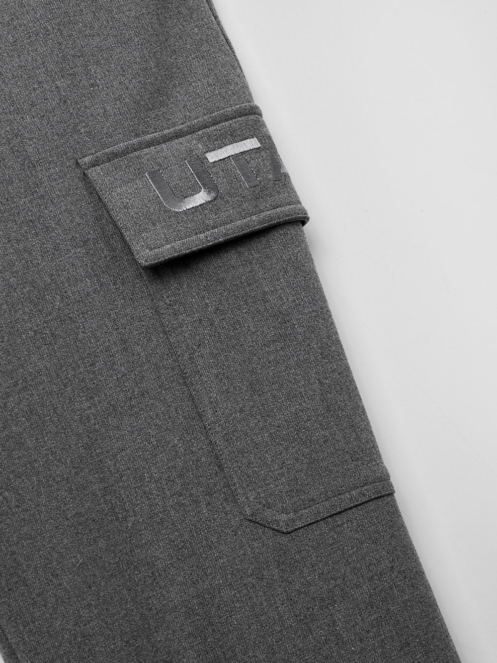 ユタ スローガンフラップポケットジョガーパンツ (男性用)