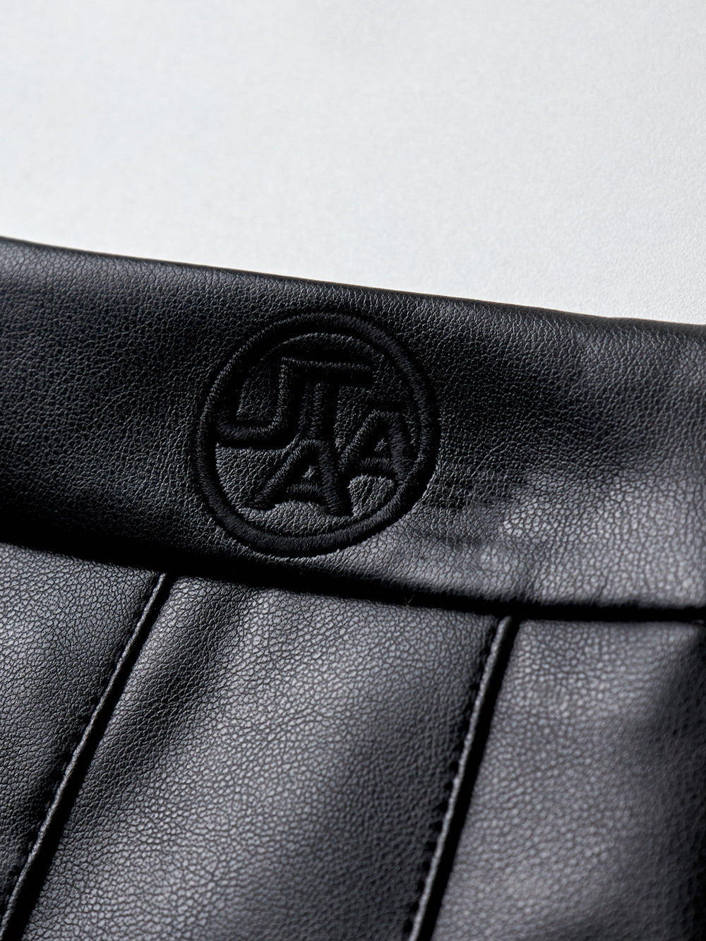 ユタ グロスィポリレザークラウンパンサースカート