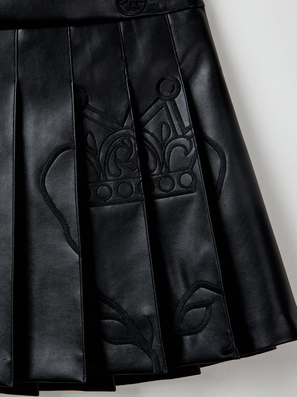 ユタ グロスィポリレザークラウンパンサースカート