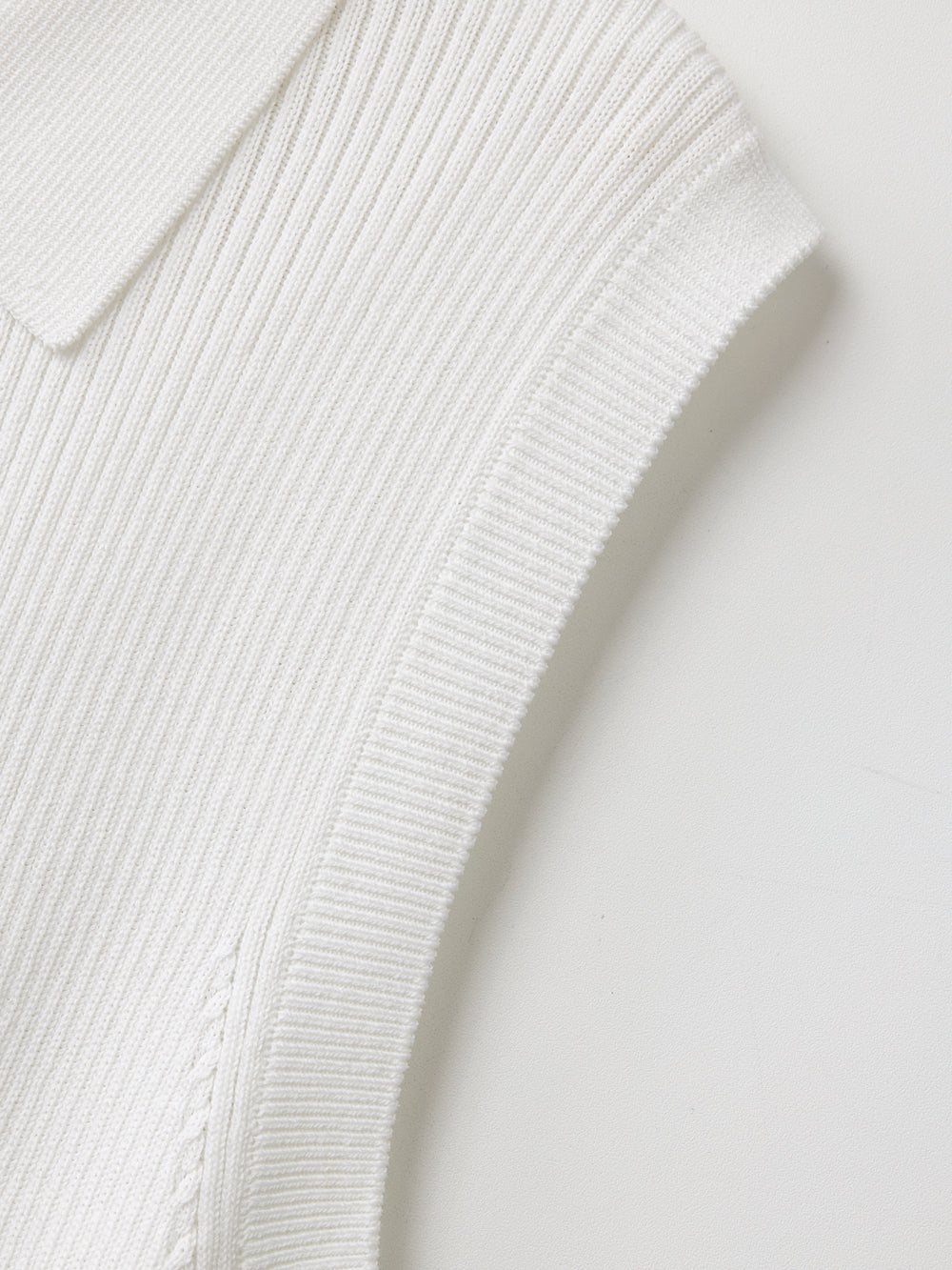 UTAA シンボルニットスリーブレスシャツ ホワイト : Women's