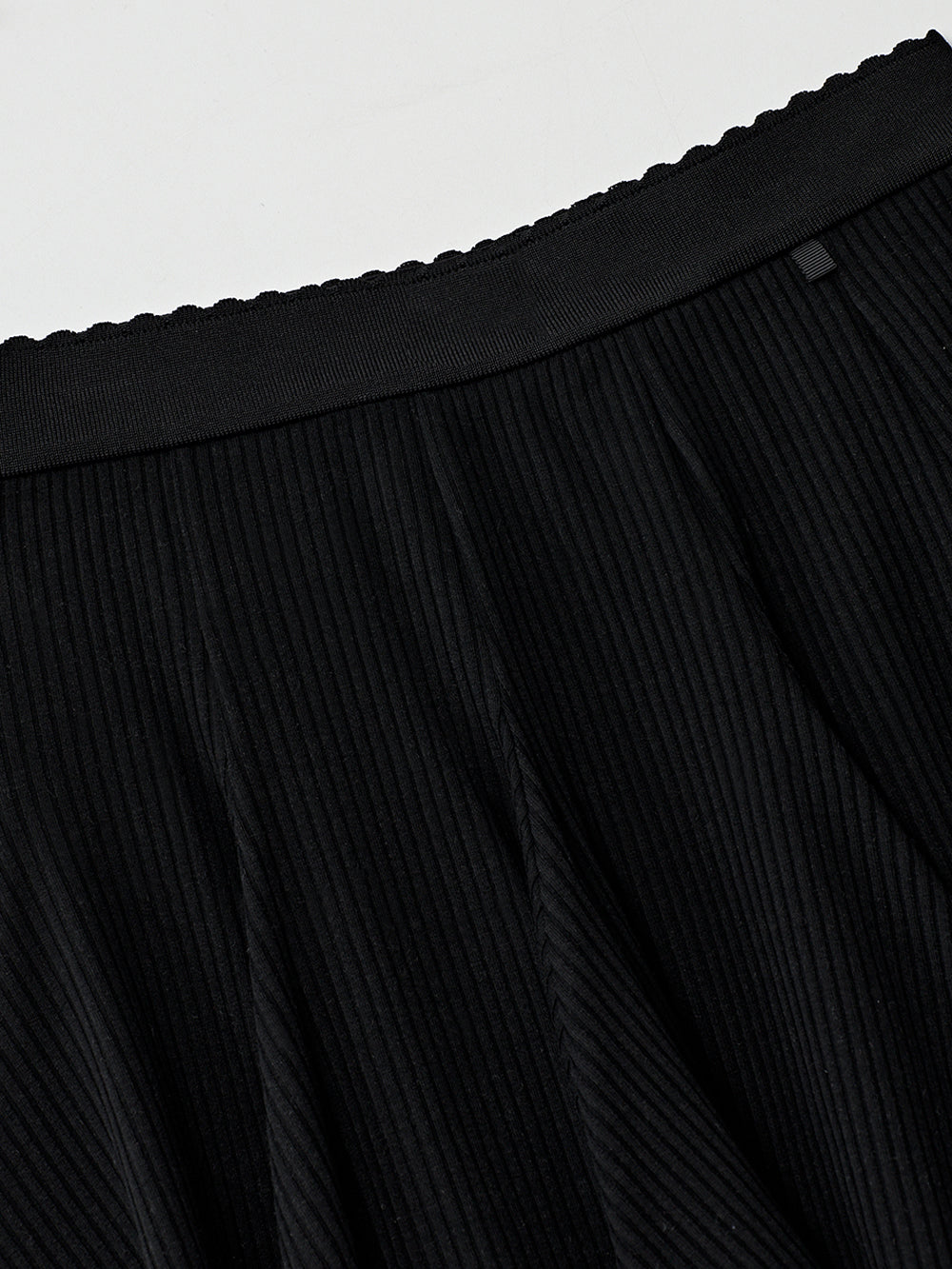 ユタ ドゥカットピンキングフレアスカート