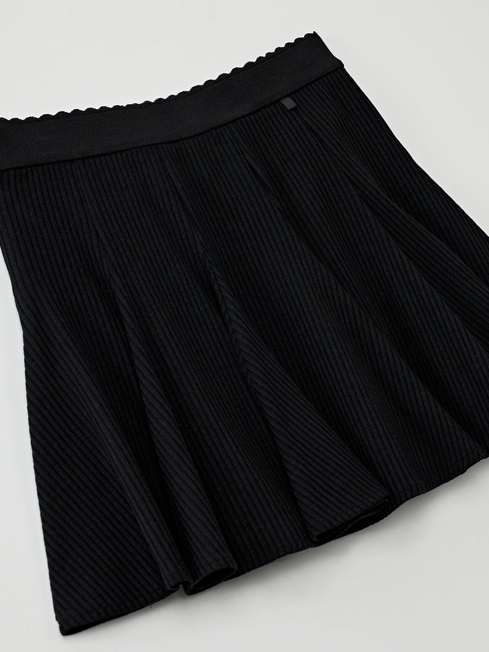 ユタ ドゥカットピンキングフレアスカート