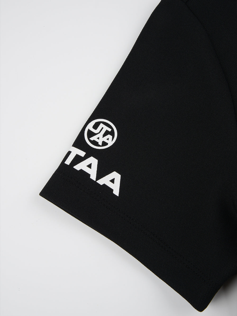 UTAA タグラインクラウンパンサーTシャツ ブラック:レディース
