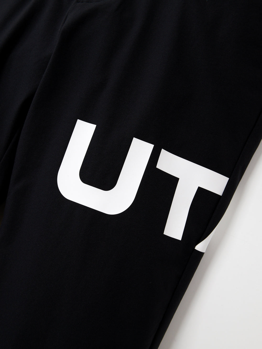 UTAA Scudoラインロゴパンツ ブラック : Men's