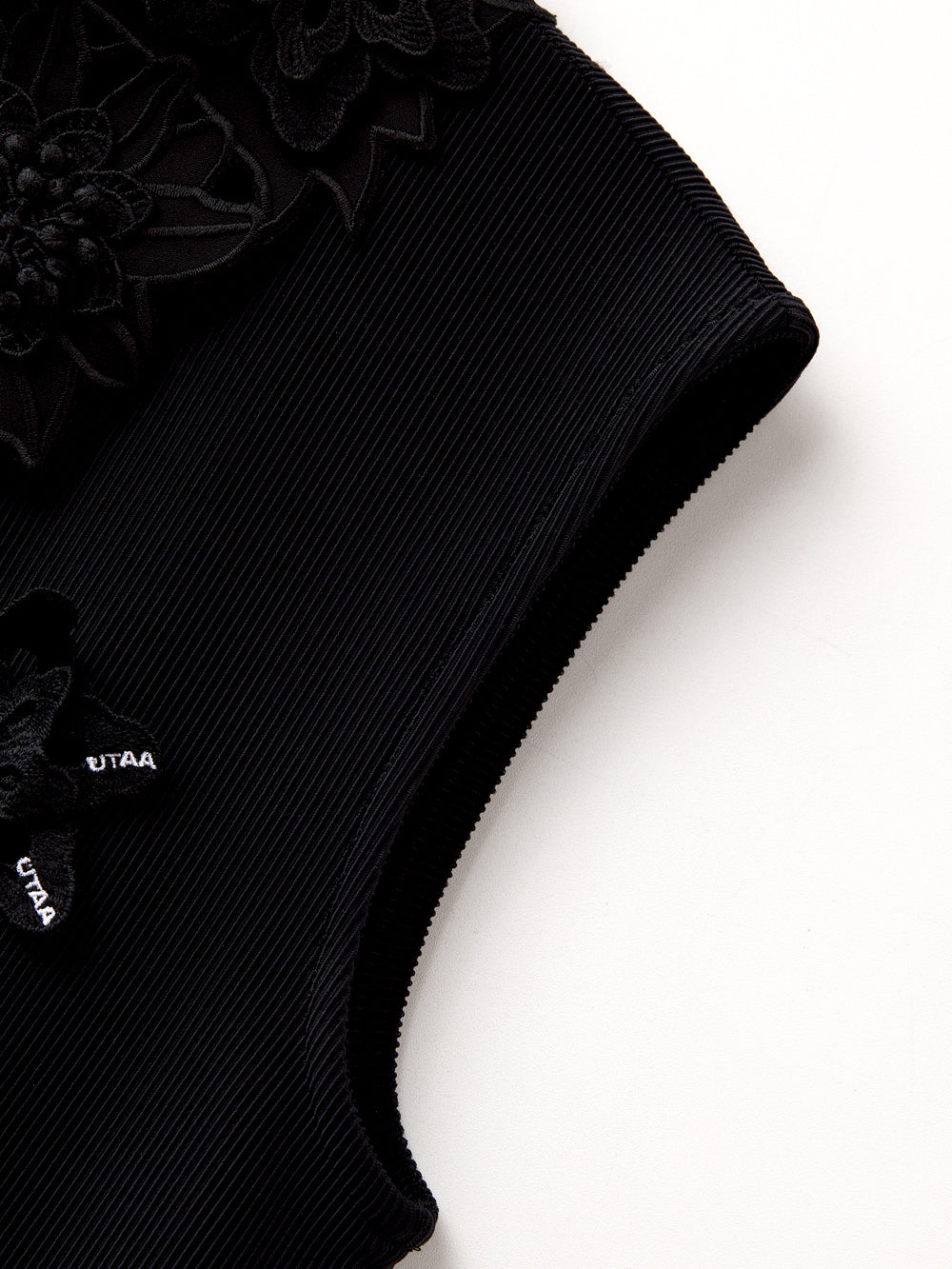 UTAA フラワーレーススリーブレス : Women's