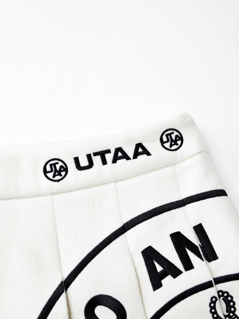 UTAA パンサーエンブレム フレアスカート:アイボリー