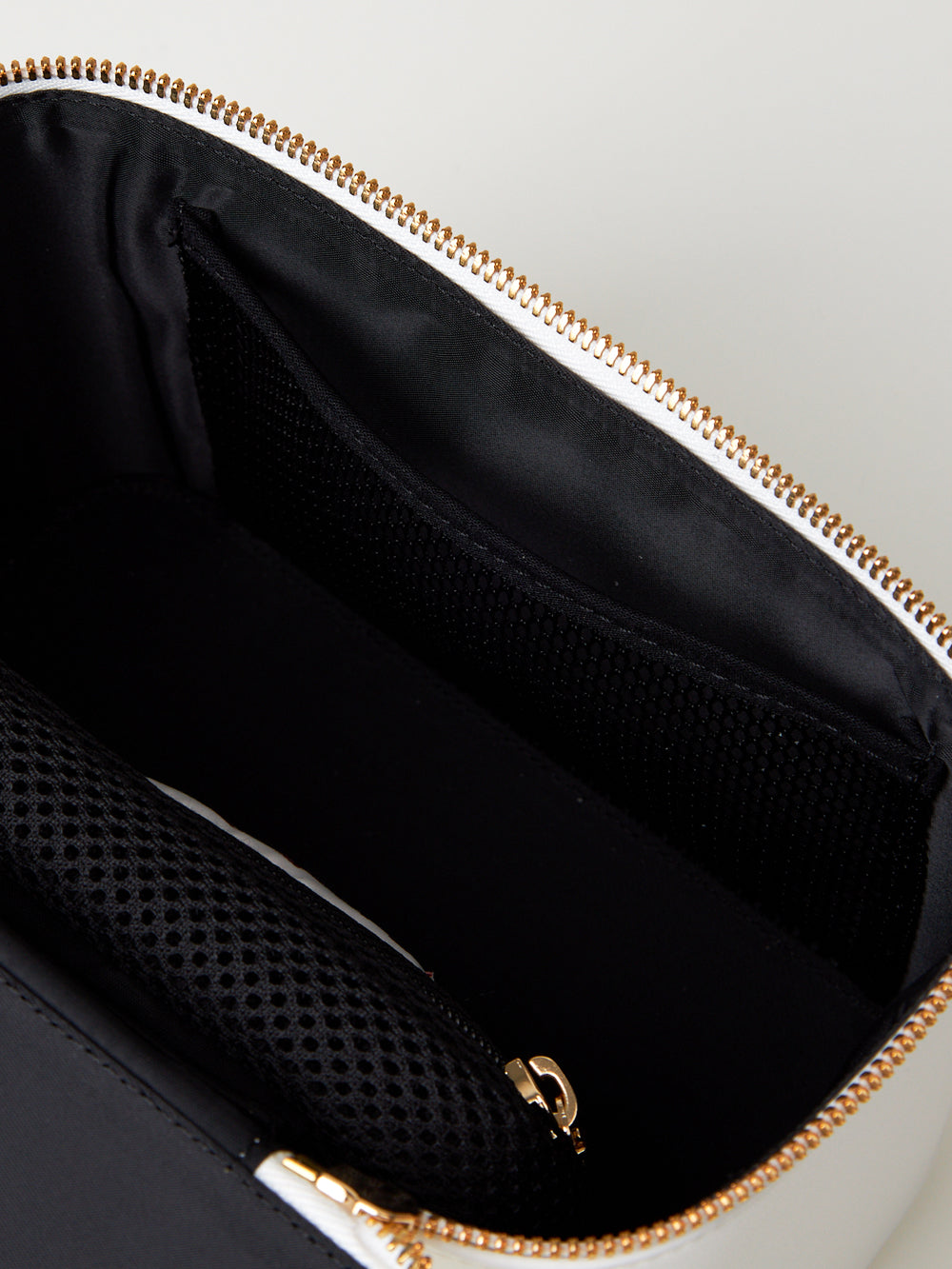 ユタ モルトカラーシェードエンボストッドバック