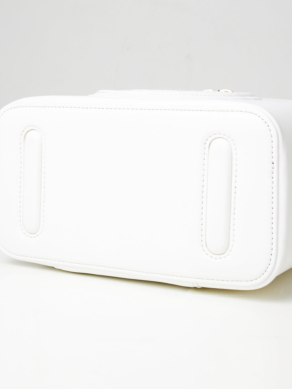 ユタ モルトカラーシェードエンボストッドバック