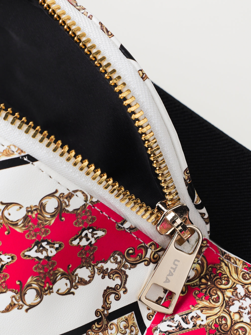 ユタ APEXチェーンバロックベルトバッグ