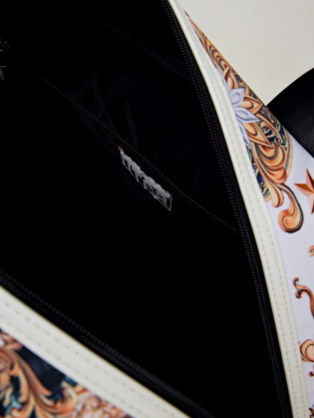 ユタ ライトメア スキッド ボストンバッグ