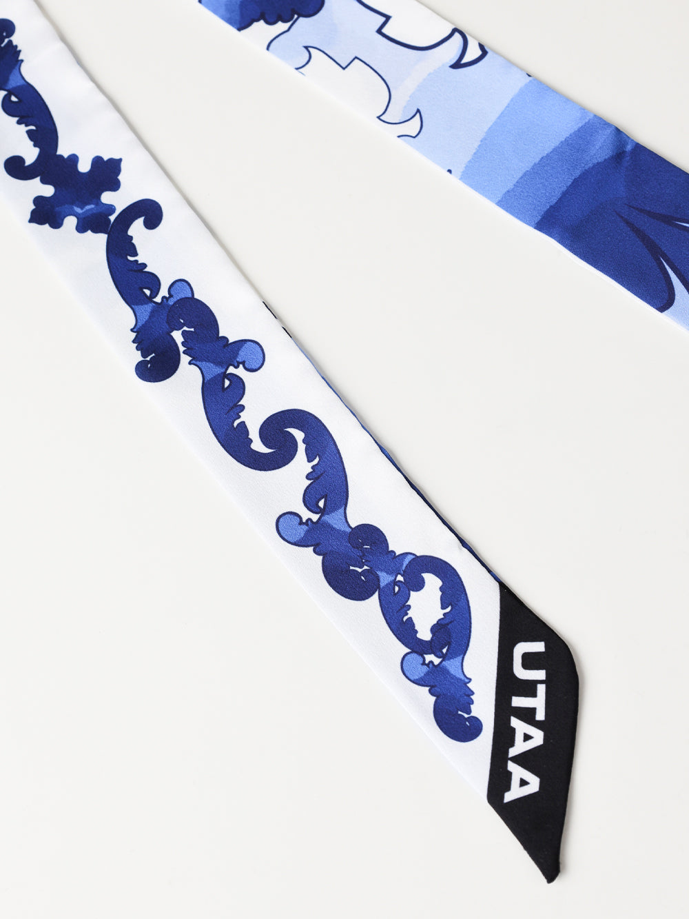 UTAA シークエンスバロックGraphicScarf ブルー : Women's