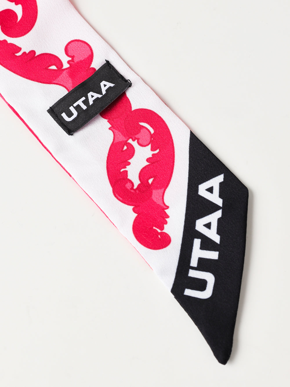 UTAA シークエンスバロックGraphicScarf ピンク : Women's