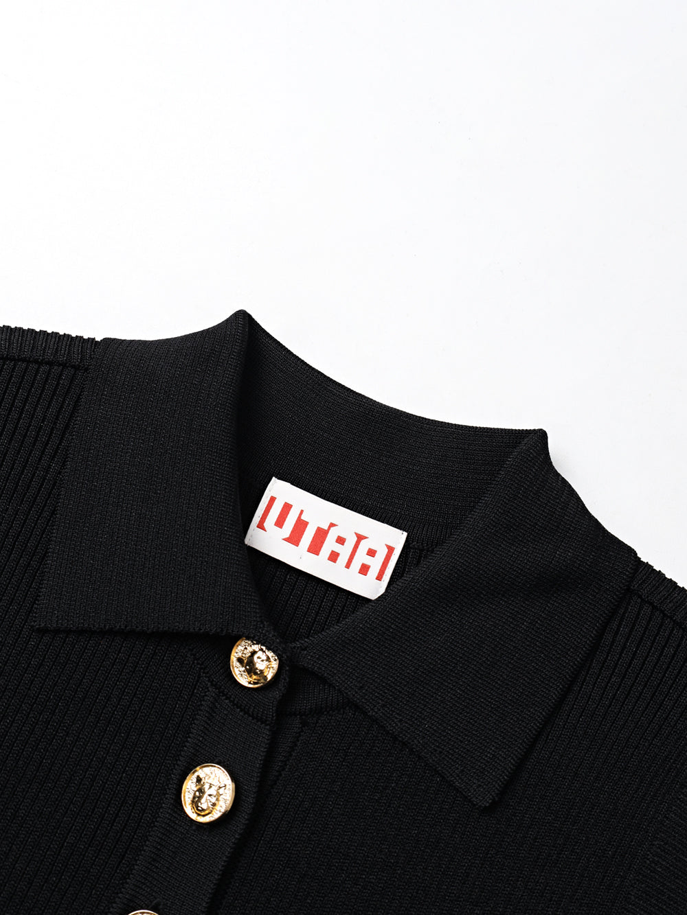 UTAA ドュカットゴールドシンボルニットスリーブネス ブラック : Women's