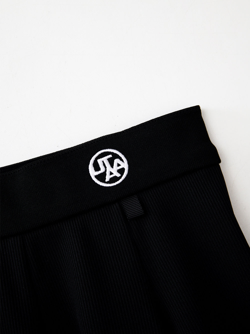 ユタ トゥリプルタイニーロゴフレアスカート