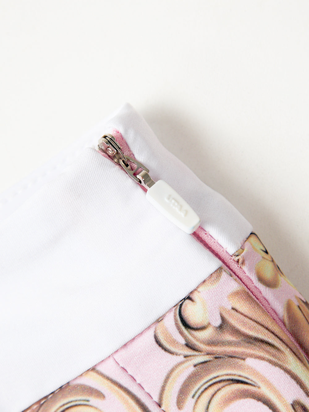 ユタ カラーパールバロックプリーツスカート