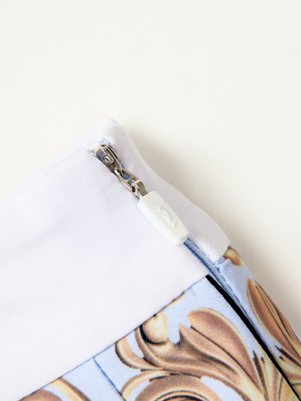 ユタ カラーパールバロックプリーツスカート