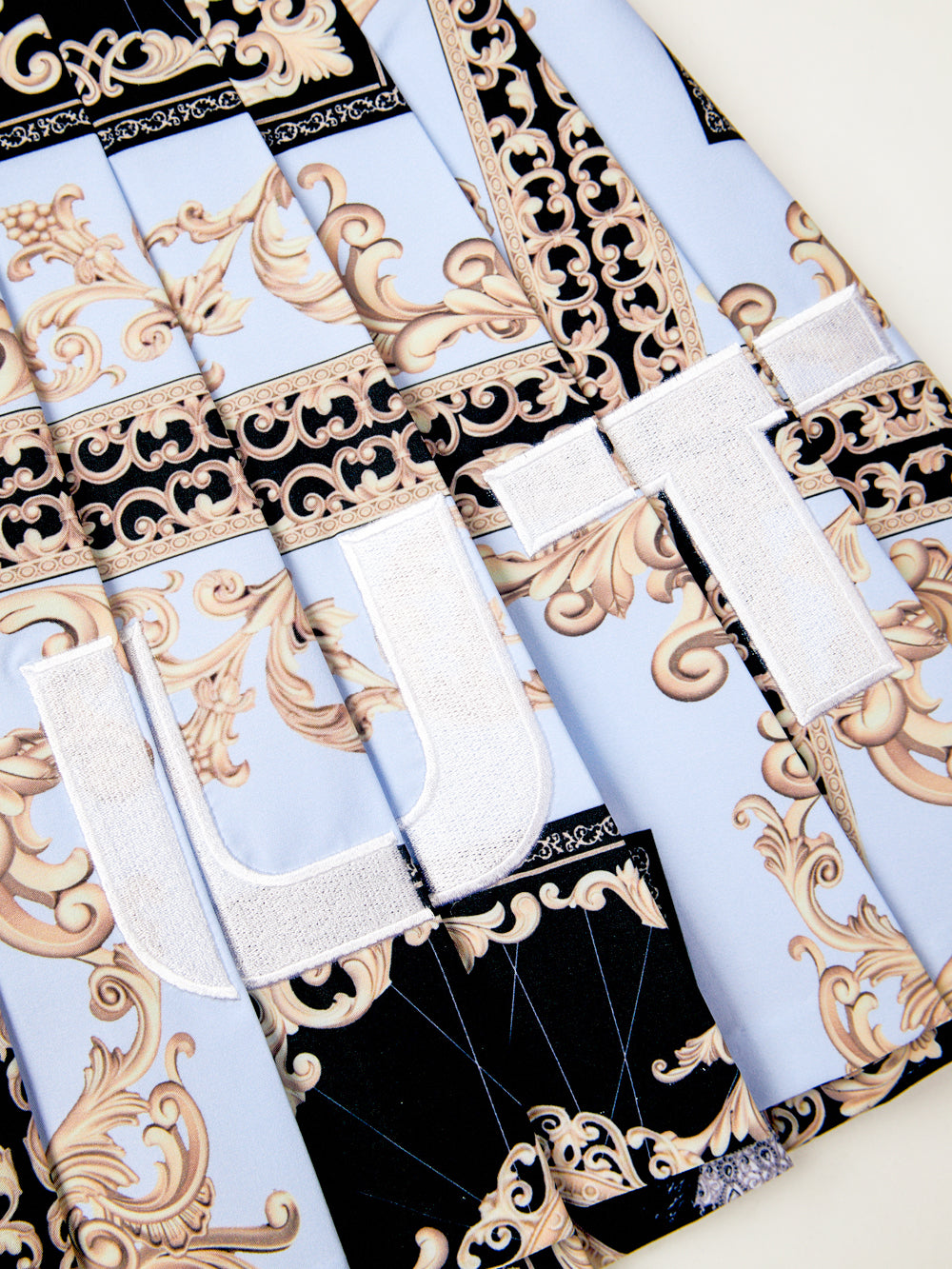 ユタ カラーパールバロックプリーツスカート