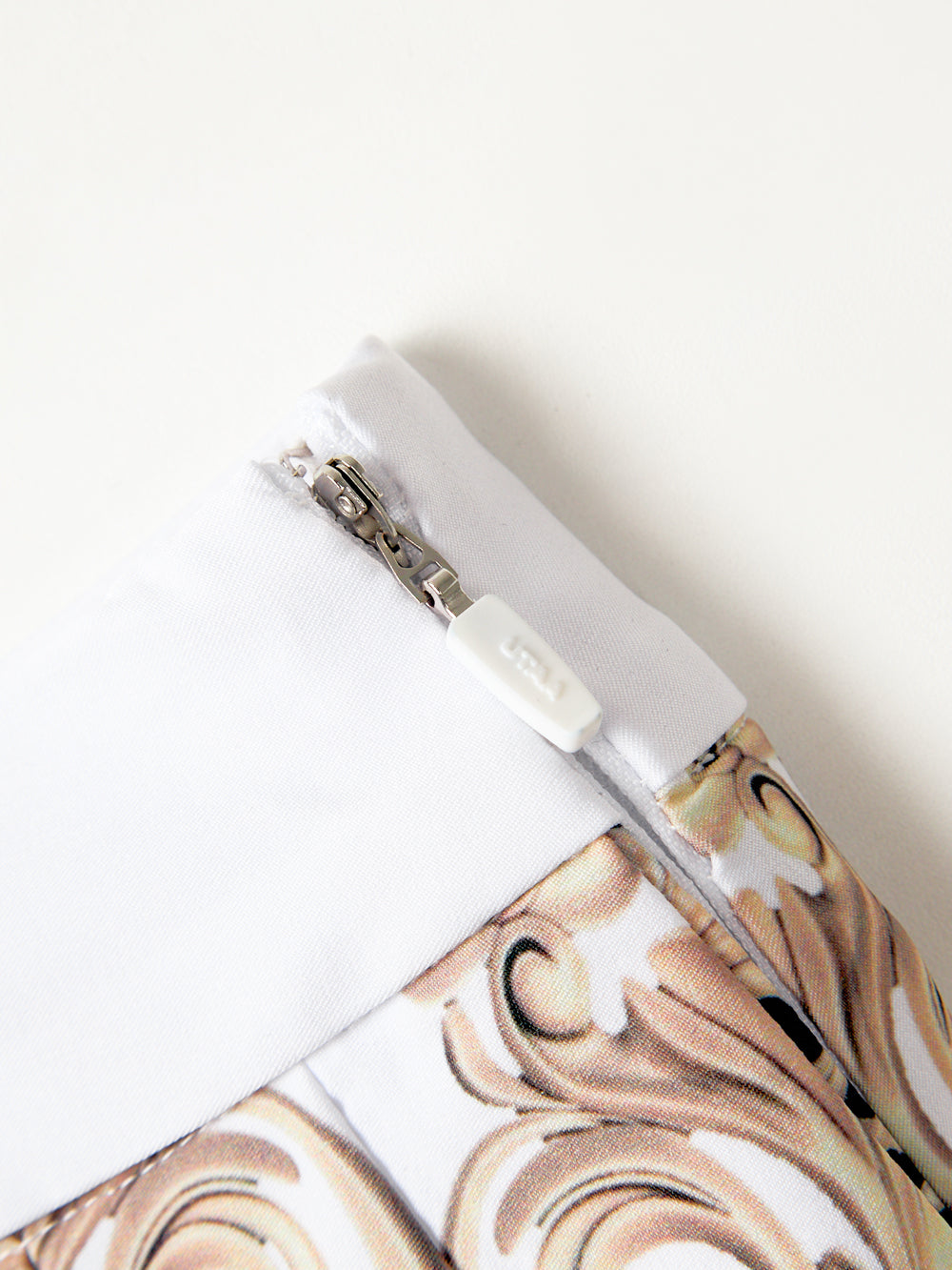 ユタ カラーパールバロックプリーツスカート