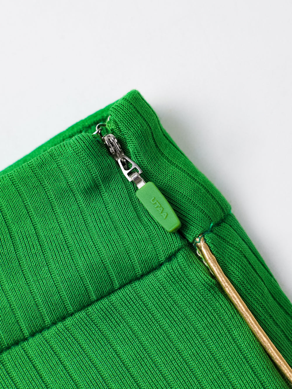 ユタ ゴールドリングパンサーラスターフレアスカート