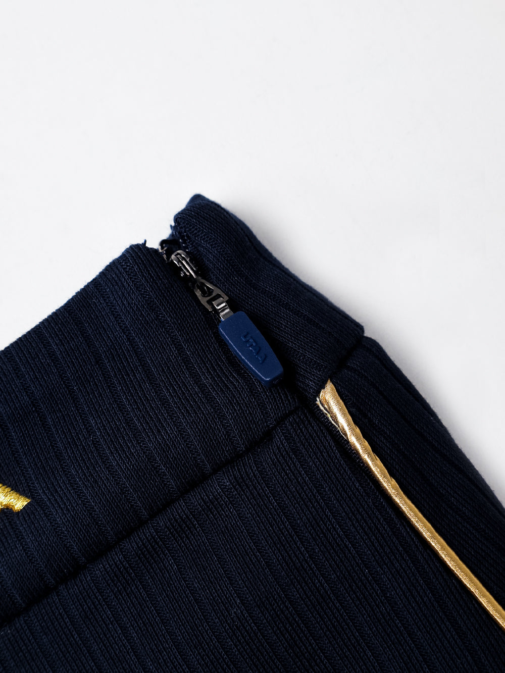 ユタ ゴールドリングパンサーラスターフレアスカート