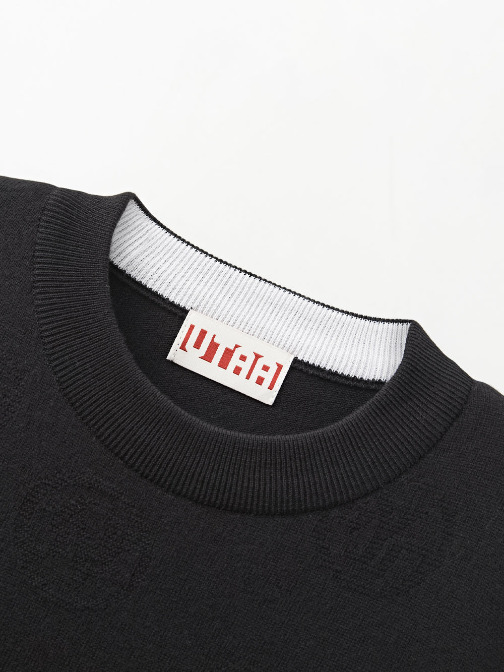 UTAA ロゴスパークルニットプルオーバー ブラック : Women's
