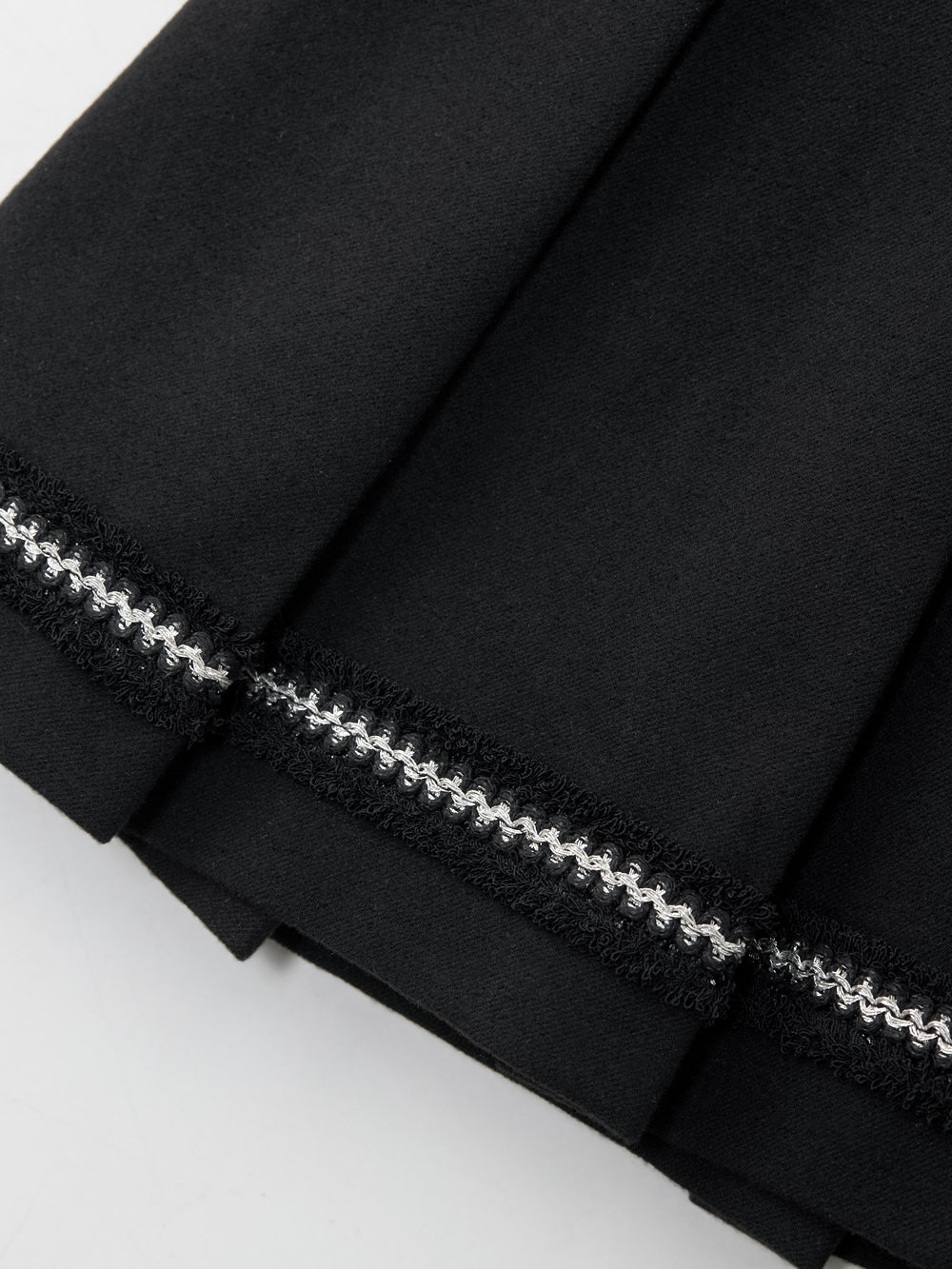 ユタ タッセルレースプリーツスカート