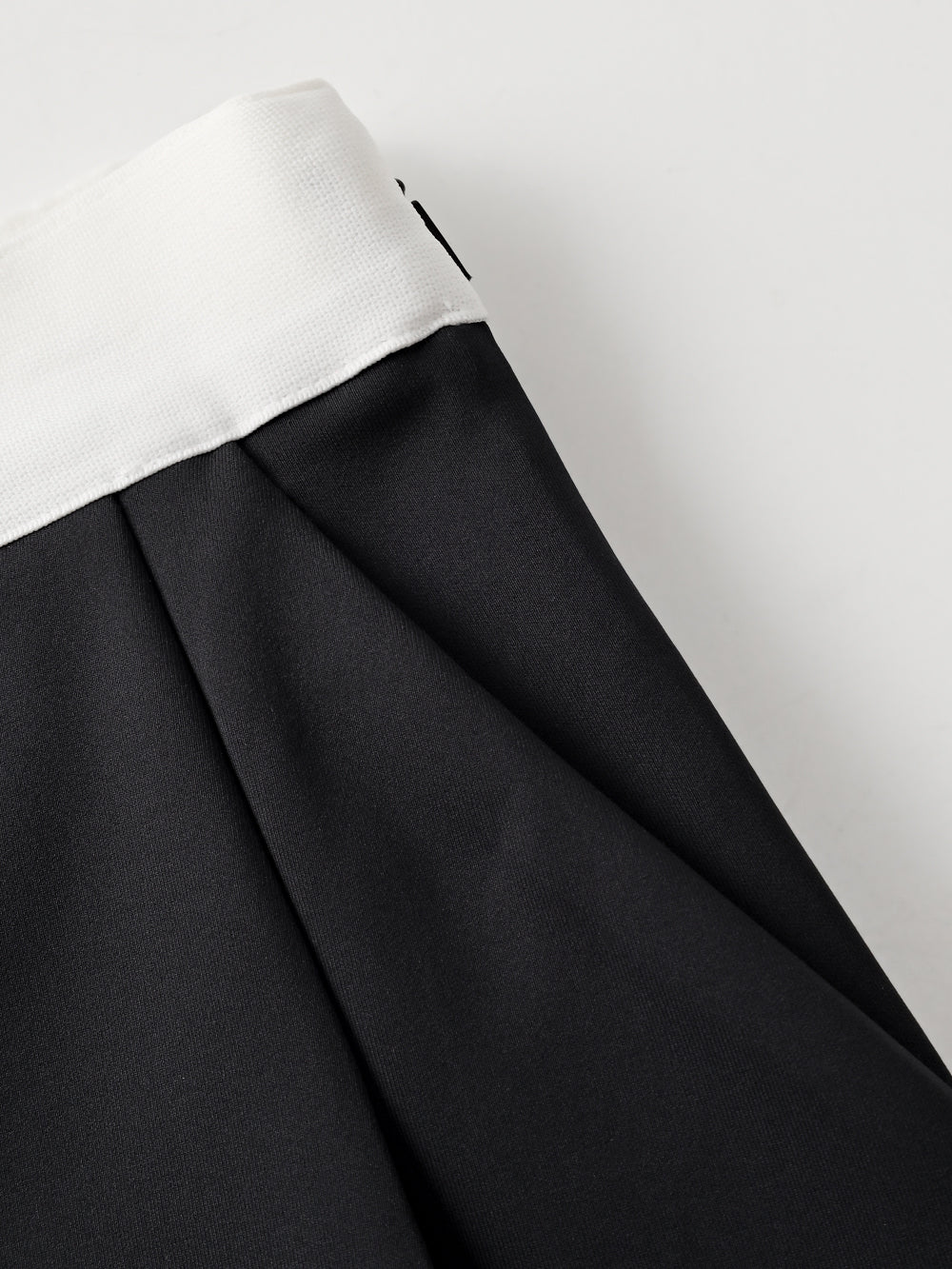 ユタ レタリングテープポケットプリーツスカート