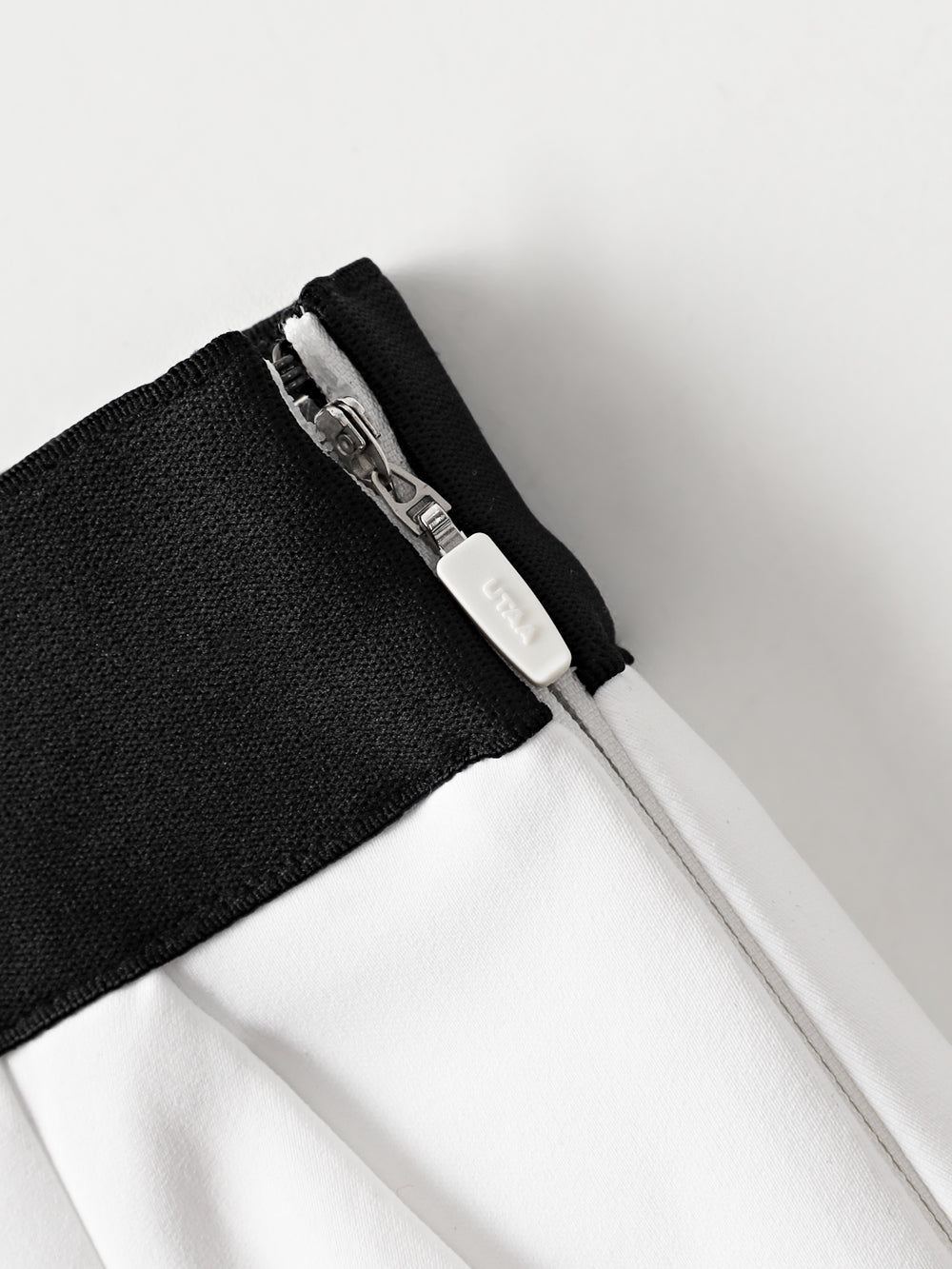 ユタ レタリングテープポケットプリーツスカート